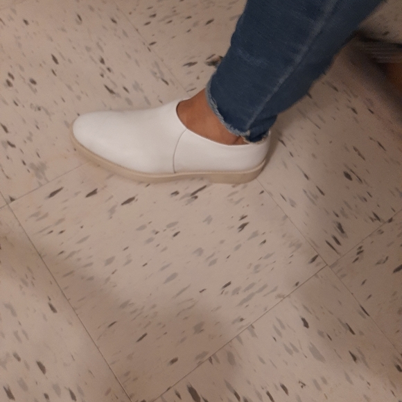 THEORY WOMEN'S WHITE LEATHER SHOES::SZ::38.. MADE IN ITALY. SUPER COMFORTABLE. - Picture 1 of 13